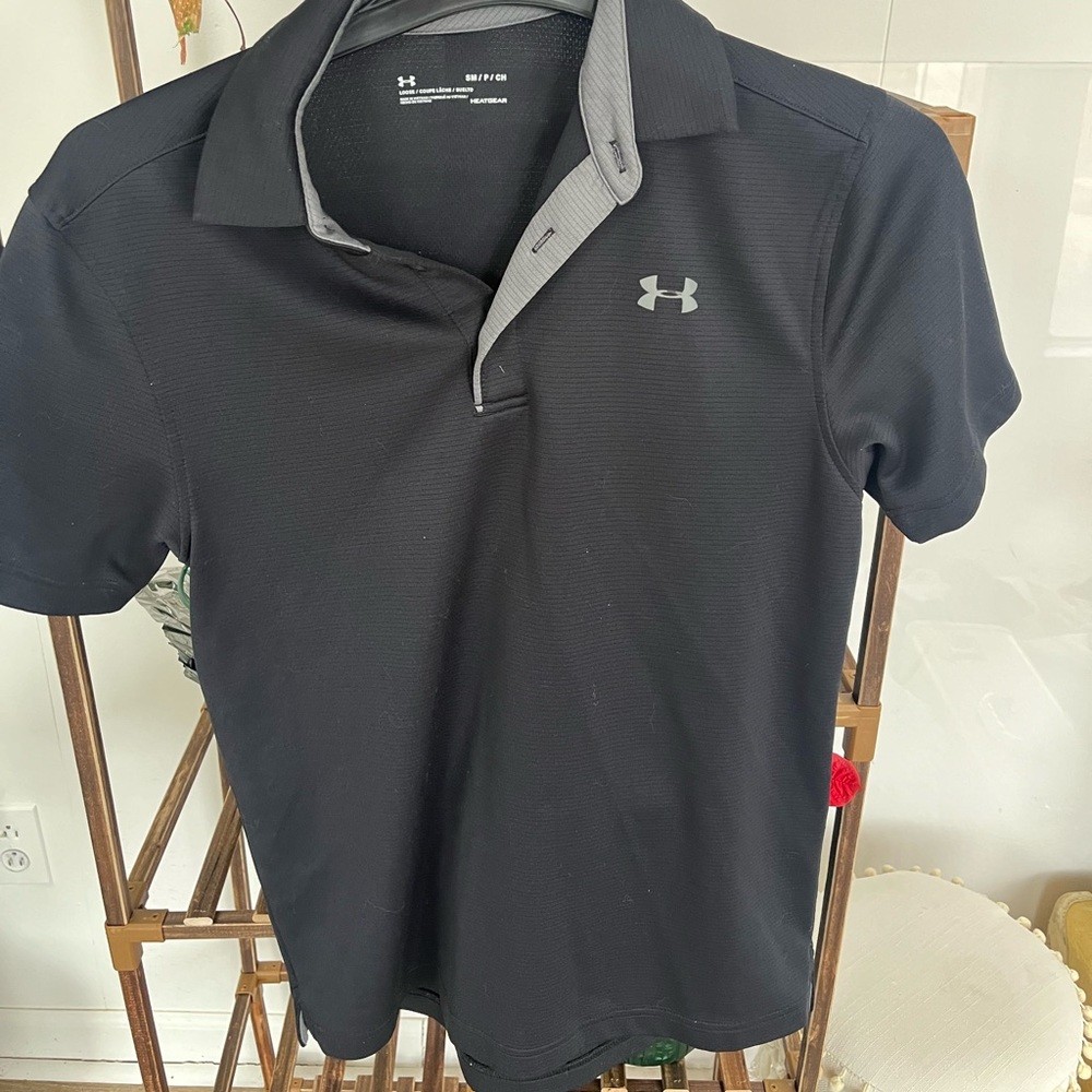 Under armor Shirt size Small